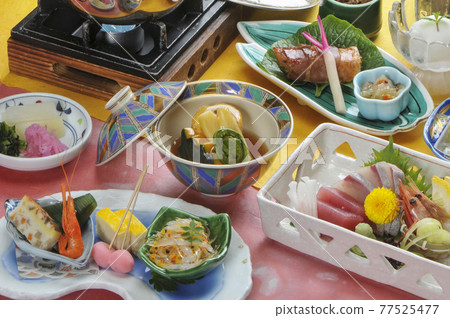 Japanese kaiseki cuisine with serving 77525477