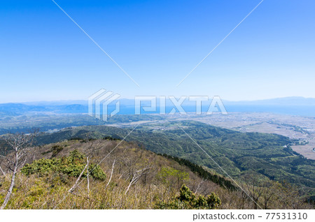 從高島市的櫛峰山頂眺望琵琶湖 從高島市的櫛峰山頂眺望琵琶湖 77531310