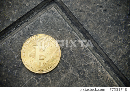 Bitcoin fall to the ground 77531748