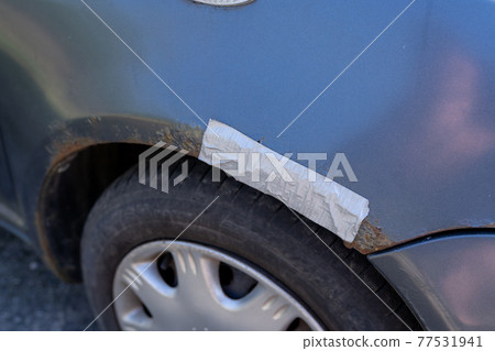 Rusty right wing covered with corrosive defect of iron 77531941