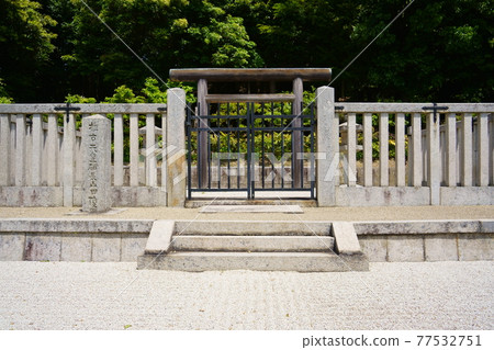 Yamada Takatsuka Tomb (Tomb of Emperor Suiko) [Taishi Town, Minamikawachi District, Osaka Prefecture] 77532751