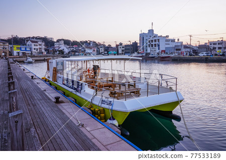 Dawn near the guest berth of "Miura Misaki Umi no Eki" adjacent to the direct production center "Urari Marche" Dawn near the guest berth of "Miura Misaki Umi no Eki" adjacent to the direct production center "Urari Marche" 77533189
