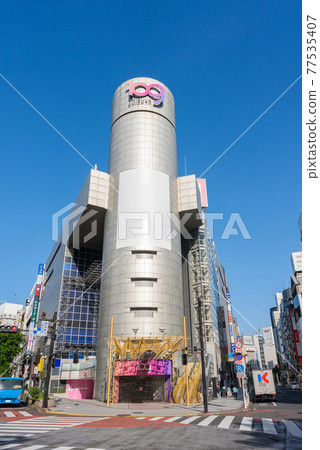 [Vertical position] Shibuya109 77535407