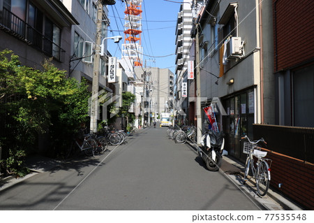 Alley in a residential area of Minamisenju, Arakawa-ku 77535548
