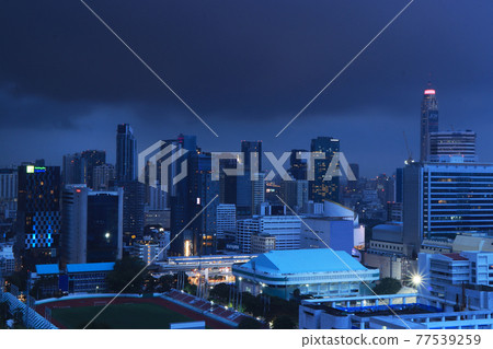 Nightfall in Bangkok during the rainy season surrounded by thunderclouds / Seasonal scenery / Scenery in Bangkok, Thailand 77539259