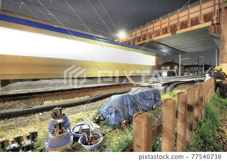 鐵路高程/軌道切換 夜間施工後，監視野田市和梅里站之間的試運行列車[東武城市公園線] 77540736