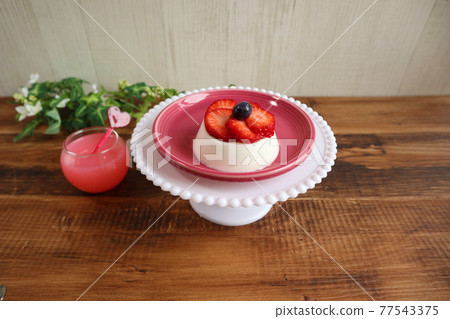 草莓奶油布丁甜點 77543375