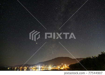 Summer Milky Way flowing in the Setouchi sky Summer Milky Way flowing in the Setouchi sky 77544907