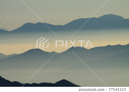 Mountain scenery where the morning haze can be seen Mountain scenery where the morning haze can be seen 77545223
