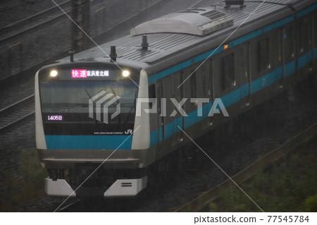 大雨京濱東北線E233系列列車 77545784