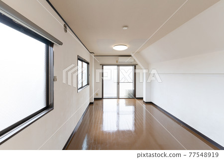 One-room condominium, pre-remodeling material, living room 77548919