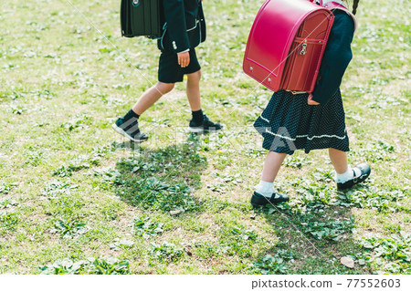 Elementary school entrance 77552603