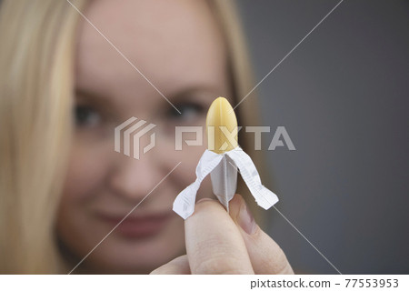 Vaginal or rectal suppository in the hands of a woman. The drug is in the form of suppositories. The concept of treatment of gynecological diseases and diseases of the rectum 77553953