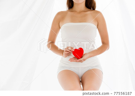 有心臟的婦女在胃 有心臟的婦女在胃 77556187