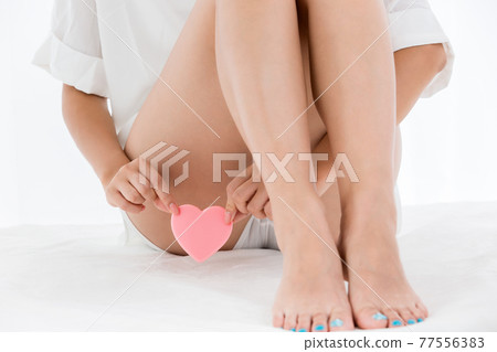 Woman with heart 77556383