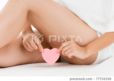 Woman with heart 77556398