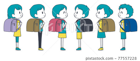 小學生背著書包笑著 77557228