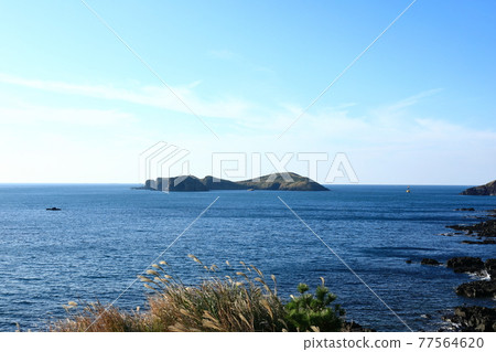 Chagyido, island, Jeju Island, uninhabited island, cliff, sea, waves, uninhabited island, submarine, lava, tourist attraction, cruise ship, 77564620