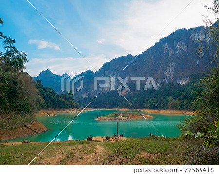 Lake Chao Lan in the afternoon (Khao Sok National Park, Surat Thani Province, Kingdom of Thailand) 77565418