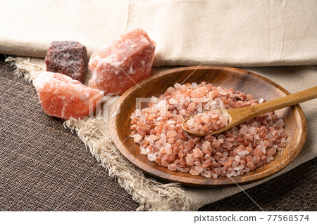 Pink salt Himalayan rock salt Pink salt Himalayan rock salt 77568574