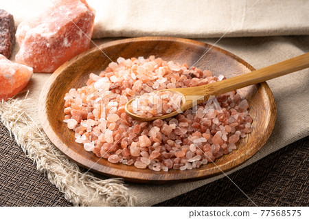 Pink salt Himalayan rock salt 77568575