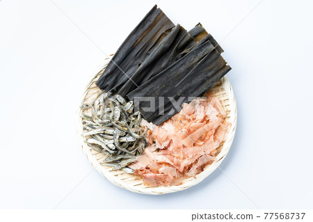 Dashi material, dried bonito, dried kelp, white background 77568737