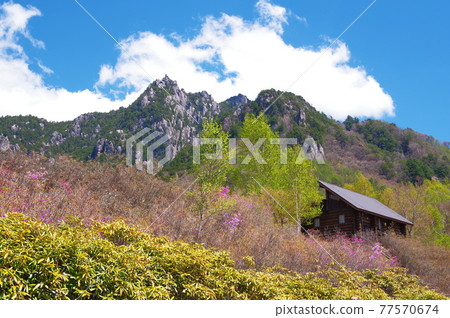 日本百座名山之一的山梨縣水垣山 日本百座名山之一的山梨縣水垣山 77570674