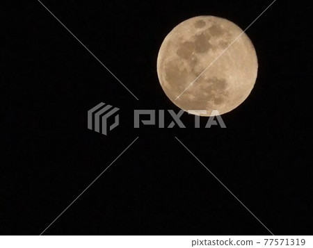  full moon 77571319