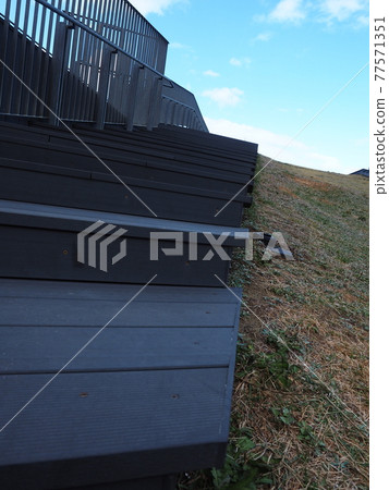 Upstairs and open blue sky Upstairs and open blue sky 77571351