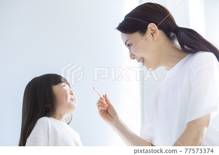 父母和兒童牙膏 77573374