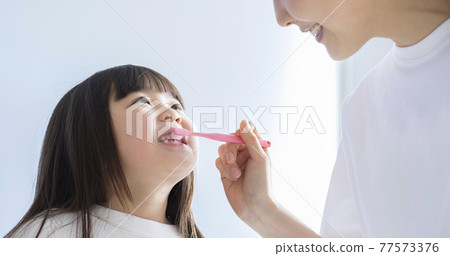 父母和兒童牙膏 77573376