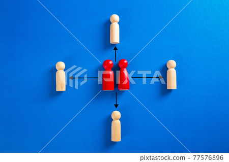 Spread of the virus, the coronavirus is transmitted by close person-to-person contact. Spread of the virus, the coronavirus is transmitted by close person-to-person contact. 77576896