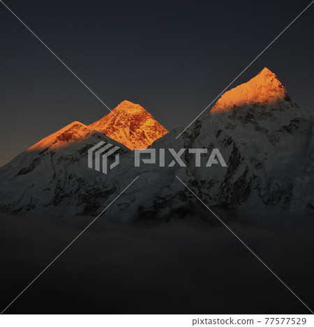 Sunset view from Kala Patthar 77577529