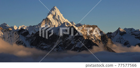 .Peak of Mt Ama Dablam seen from Kala Patthar 77577566