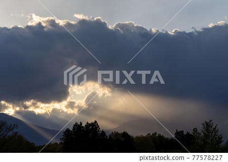 來自云端的神聖希望之光 來自云端的神聖希望之光 77578227