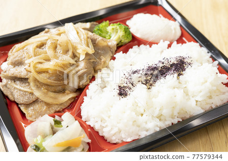 美味的豬肉薑烤午餐 77579344