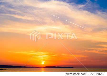 Beautiful sister's beach sunset on the beach Sunset facing west 77579642