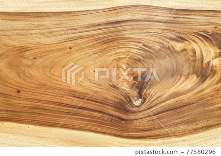 Texture of live edge suar wood slab with knot closeup 77580296