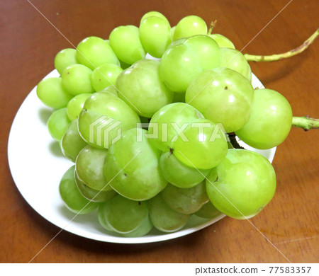 Seto Giants and Shine Muscat Seto Giants and Shine Muscat 77583357