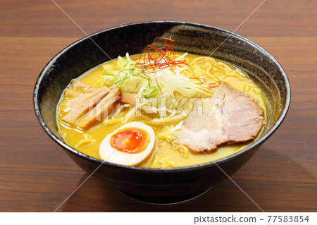 Black bowl curry ramen Black bowl curry ramen 77583854