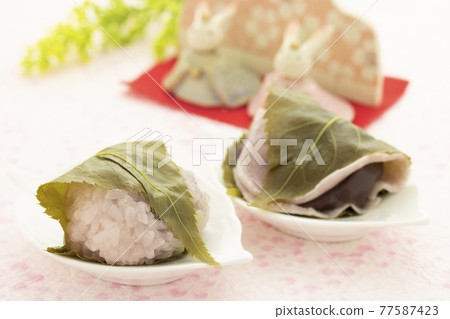 Kanto-style sakuramochi and Kansai-style sakuramochi 77587423