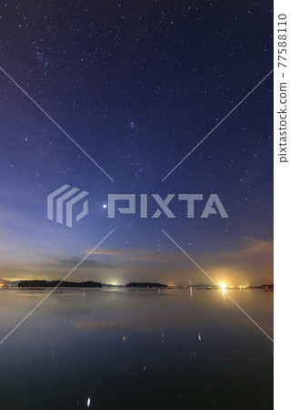 瀨戶內的夏日星空:黎明時分升起的獵戶座、金星和斯巴魯 瀨戶內的夏日星空:黎明時分升起的獵戶座、金星和斯巴魯 77588110