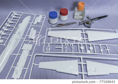 製作塑料模型製作飛機模型 77589643