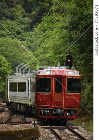 四國萬中千禧故事在飛京站停留 四國萬中千禧故事在飛京站停留 77591071