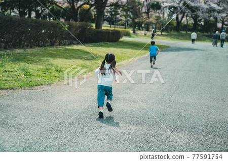 child, kid, girl 77591754