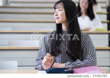 大學生聽講座 大學生聽講座 77592387