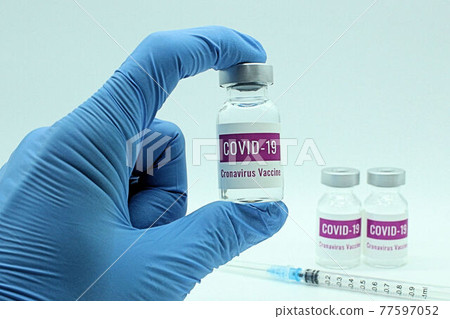 [To thumbnails of articles on coronavirus, vaccine, vaccination, etc.] Corona vaccine vials and syringes 77597052