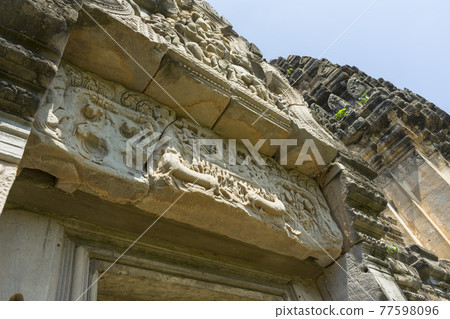 Carved stone column of Prasat Hin Phimai historical Park in Nakorn Ratchasima, Thailand 77598096