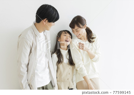 Family parent and child Family parent and child 77599145