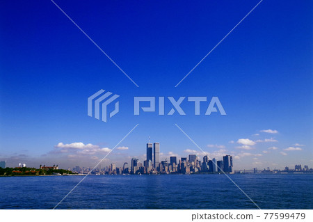 Manhattan Island seen from the Hudson River 77599479